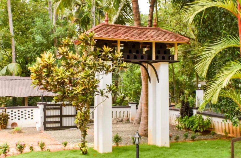 Babira Brookside Heritage Resort 쿠마라콤 외부 사진
