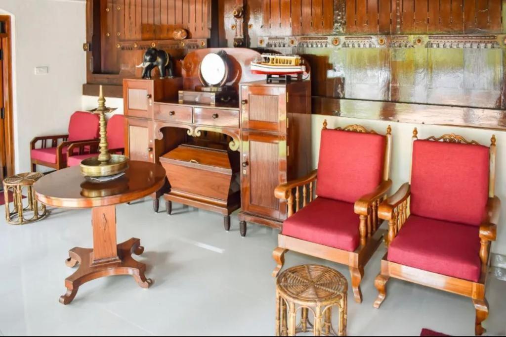Babira Brookside Heritage Resort 쿠마라콤 외부 사진