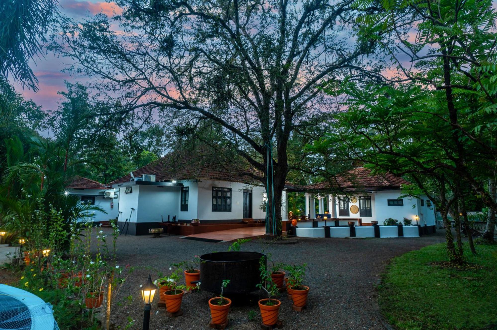 Babira Brookside Heritage Resort 쿠마라콤 외부 사진