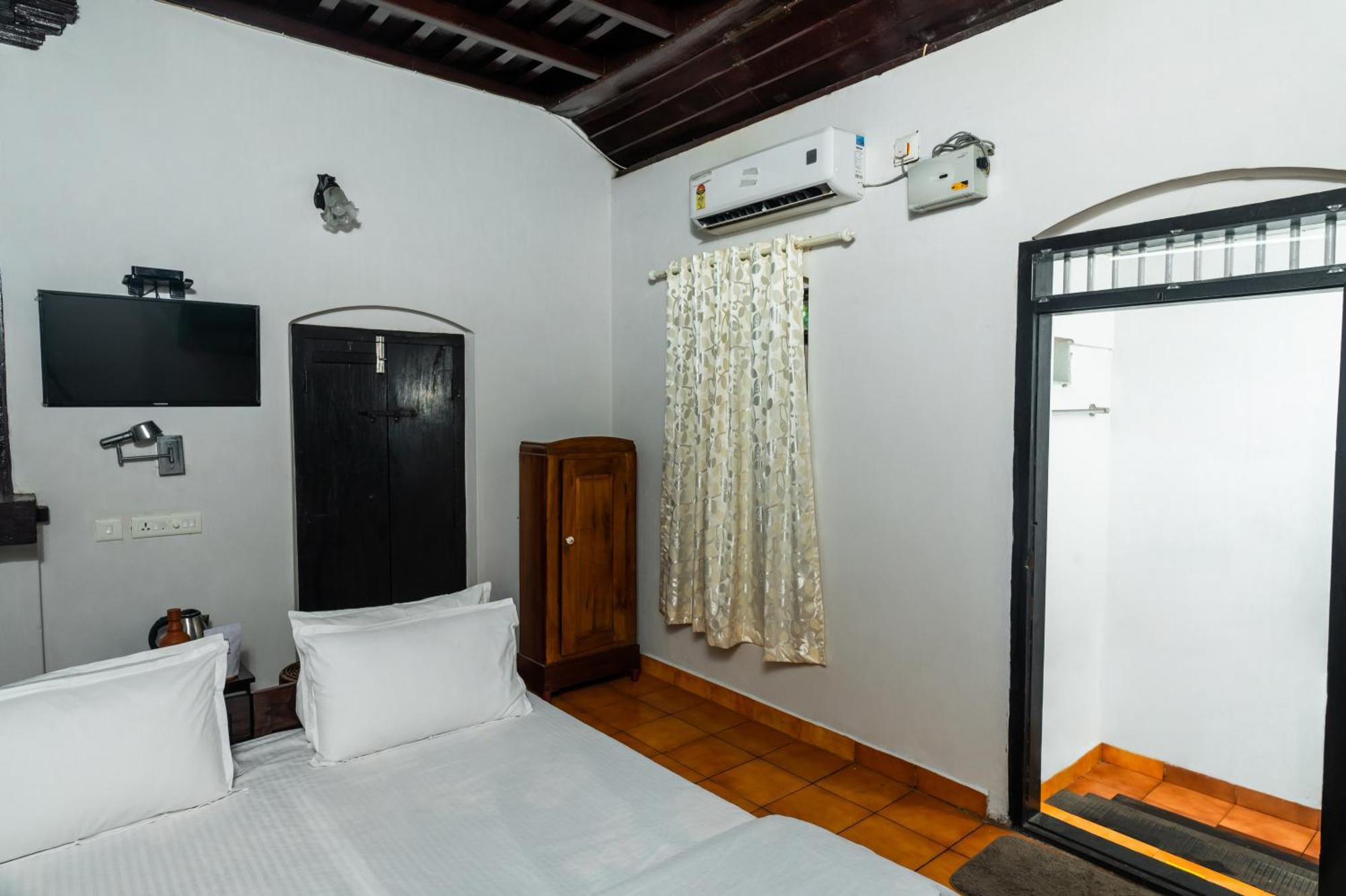 Babira Brookside Heritage Resort 쿠마라콤 외부 사진