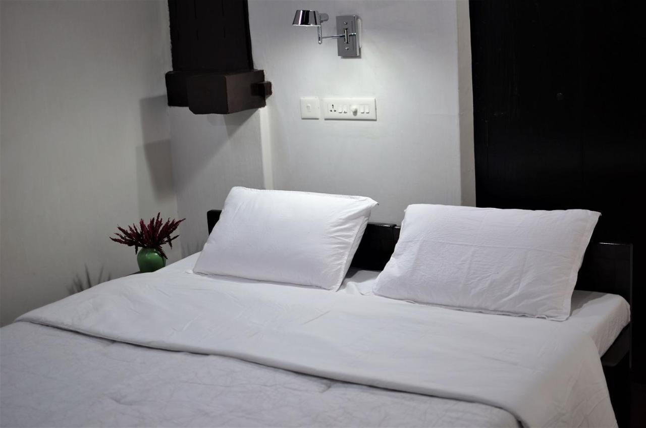 Babira Brookside Heritage Resort 쿠마라콤 외부 사진